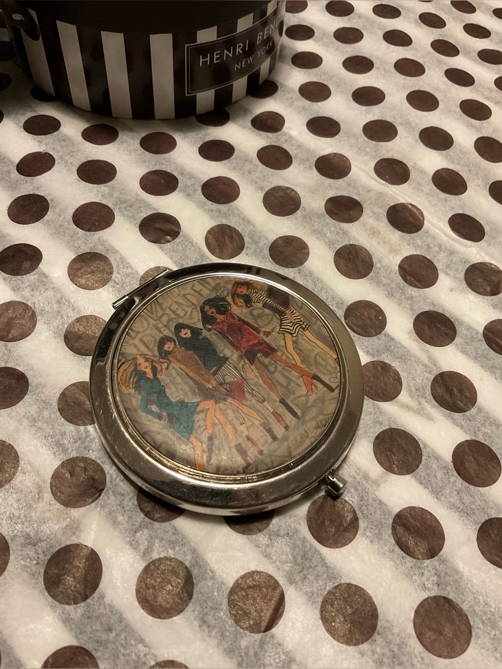Well Loved Henri Bendel Compact Mirror - PLEASE READ - Picture 5 of 12